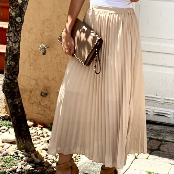 ITOO Nude Beige Pleated Skirt - Picture 3 of 7